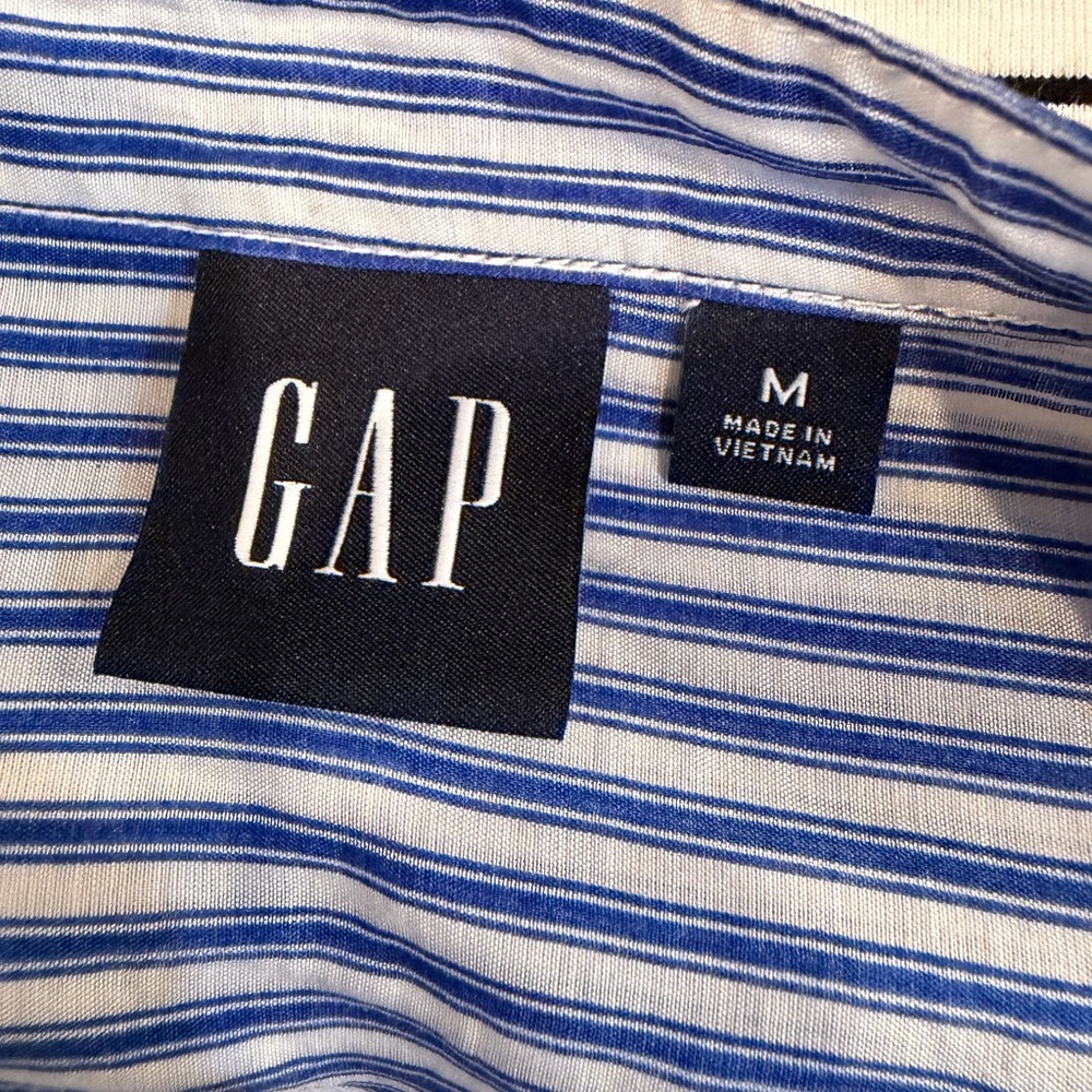 GAP Sheer Button-Front Shirt - Picture 6 of 6